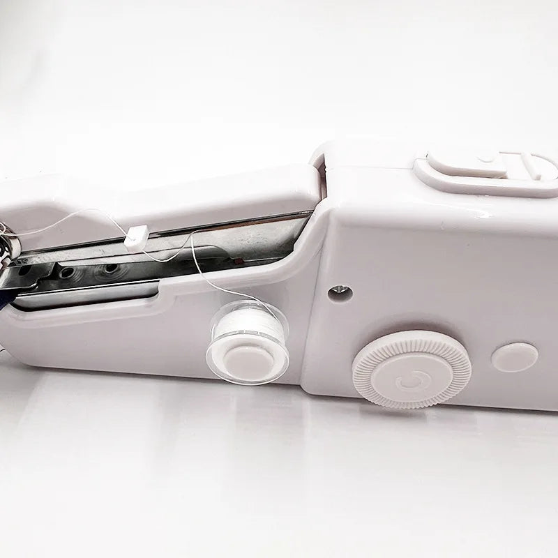 Globetrek° SewingMachine: Handhållen Kompakt Bärbar Mini Symaskin